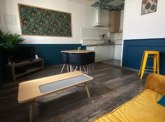 La Maison Sevigne - - N°1 *